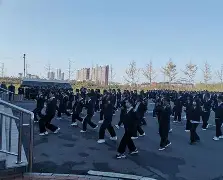 九州平台-关于胜负迎头！赛场上充满激烈比拼，奋力向前的信息