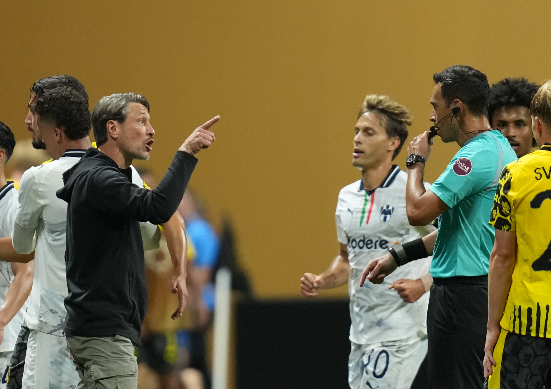 多特蒙德客场击败拉科鲁尼亚，晋级欧冠八强(多特蒙德客场击败拉科鲁尼亚,晋级欧冠八强了吗)