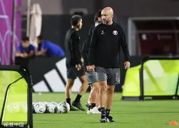 包含多特蒙德队员备战下一场比赛，为荣誉而战的词条