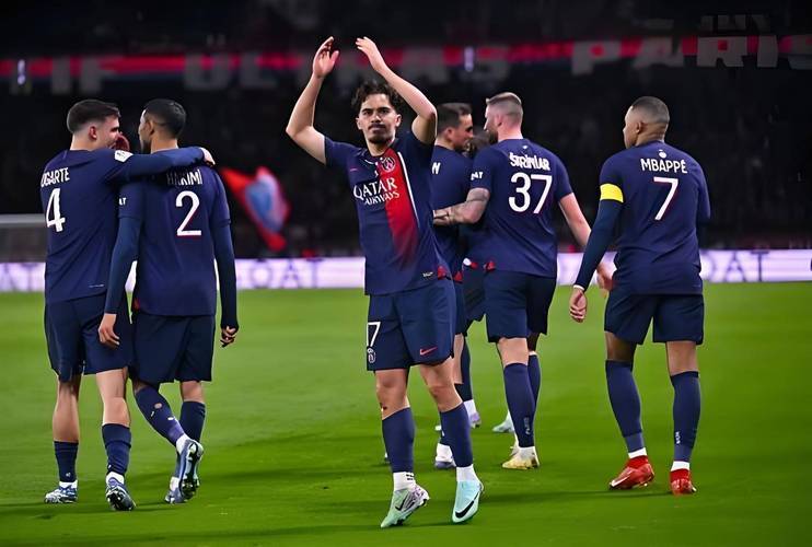 包含巴黎圣日耳曼火力全开，逆转横扫对手的词条