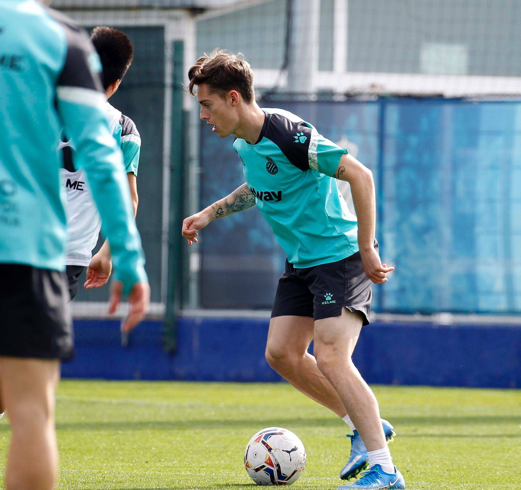 希洪竞技客场取胜，继续保持良好状态！(希洪竞技客场取胜,继续保持良好状态的英文)